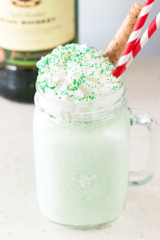 Boozy Green Shamrock Shake Really nice recipes. Every hour.Show me what you cooked!